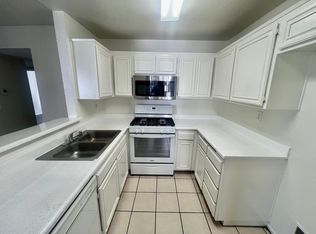 7020 Remmet Ave APT 107, Canoga Park, CA 91303
