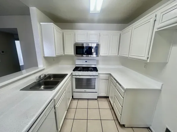 Remmet 7020. LP, 7020 Remmet Ave APT 107, Canoga Park, CA 91303