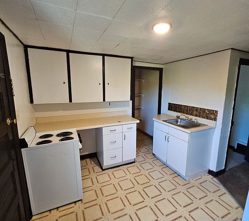 1st image of 25 Oak St #4