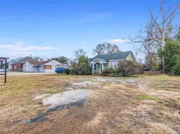 518 E College St, Lake Charles, LA 70605