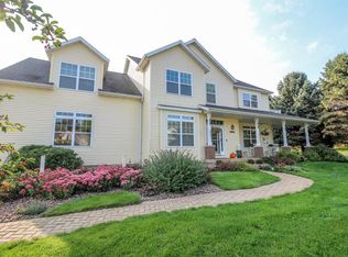 W9137 Roads End Ct, Cambridge, WI 53523