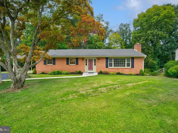17735 Red Oak Dr, Hagerstown, MD 21740