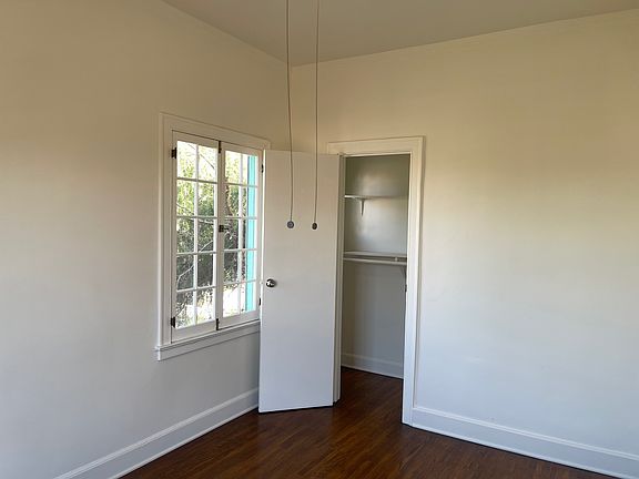 4th image of 3000 Kenwood Ave #3002
