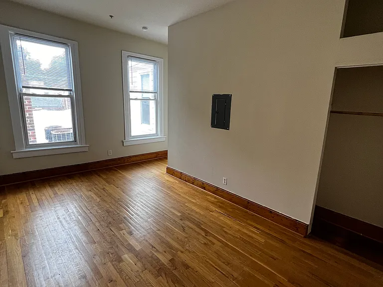 909 W Grace St #3 — Photo 17