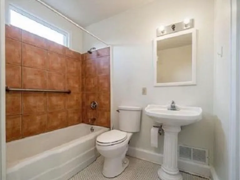123 Pinewood St — Photo 6