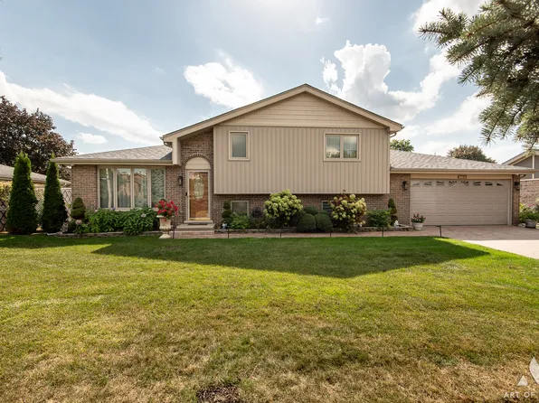 8611 W 75th St, Justice, IL 60458