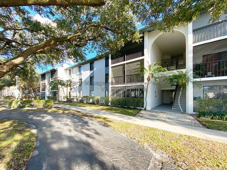 1015 Green Pine Blvd #C2