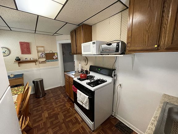 5th image of 12 N Saint James St