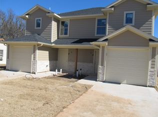 707 S 6th St #1 & 2, Bonham, TX 75418