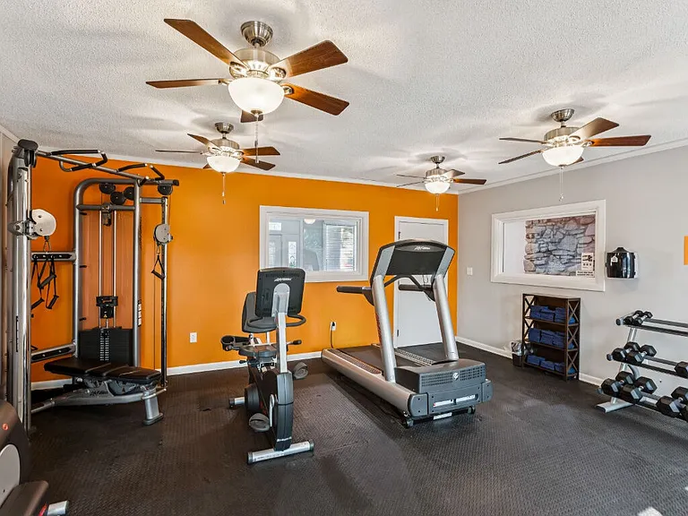 Ashford Place Apartments — Photo 16