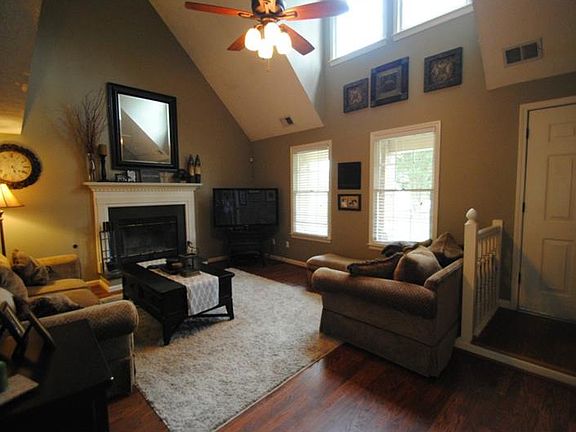 5th image of 275 Skyland Dr