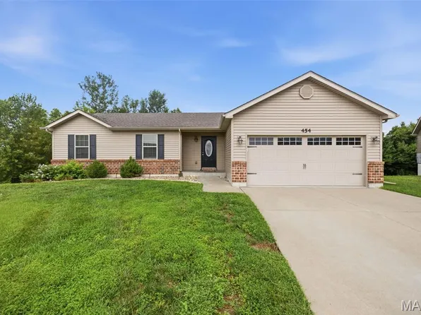 454 Honeysuckle Creek Dr, Wentzville, MO 63385