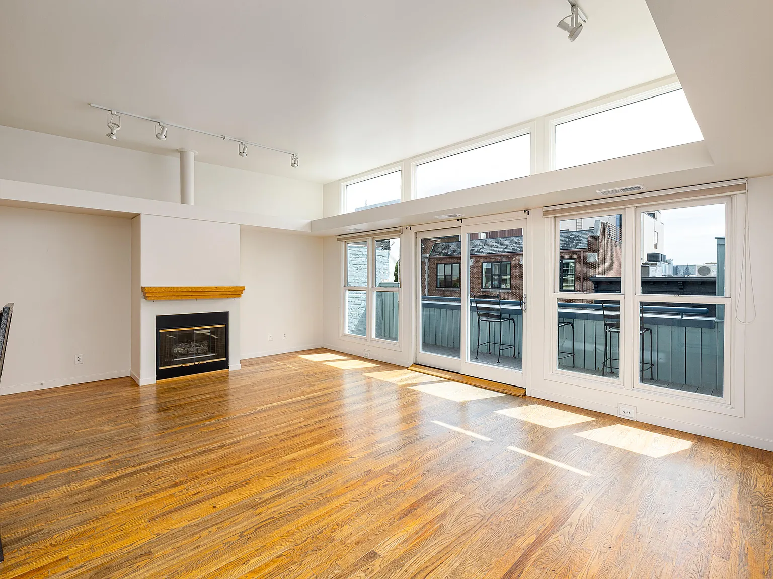 2 bed, 1.0 bath, 1000 sqft, $2,995 — Photo 3