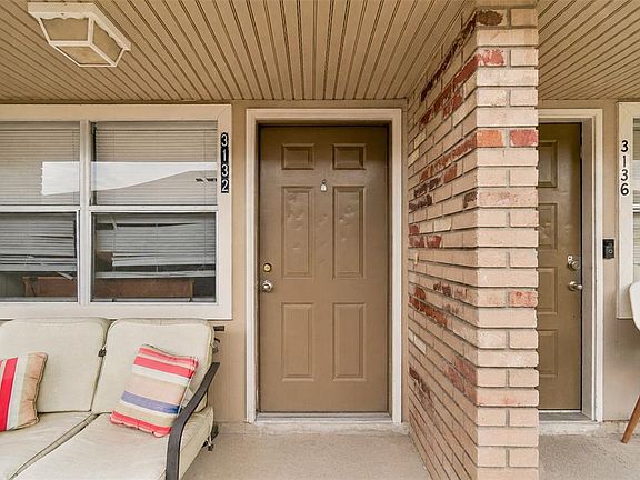 4th image of 3132 BLOOMINGDALE VILLAS COURT