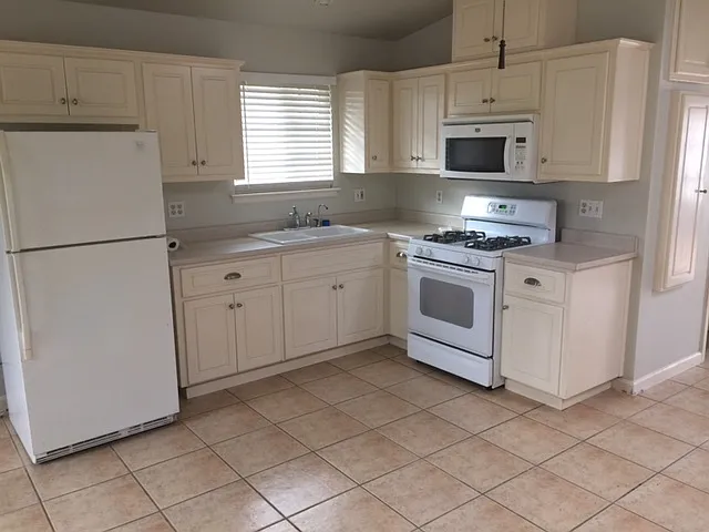 1372 K St #B — Photo 7