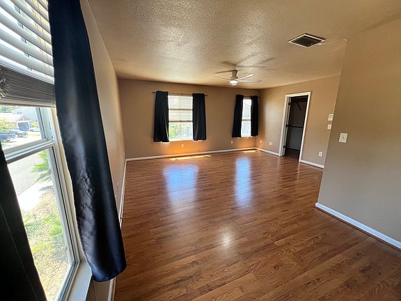 5th image of 2145 Moore Dr