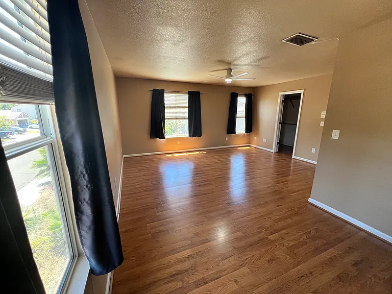 2145 Moore Dr — Photo 5