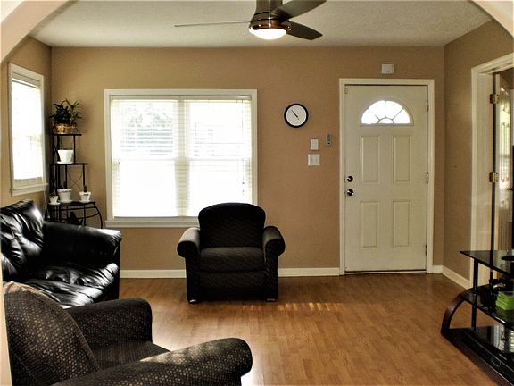 5th image of 231 E Park Ave