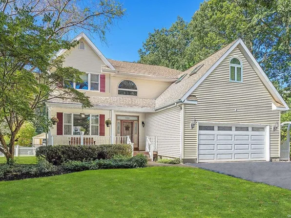 21a Hart Place, Dix Hills, NY 11746
