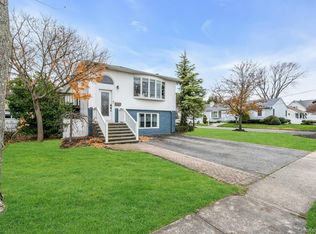 300 Center Bay Drive, West Islip, NY 11795