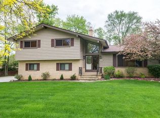 9201 Oxford Trl, Brecksville, OH 44141