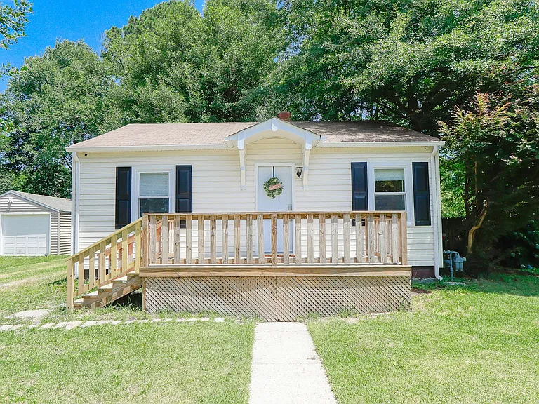 2709 Mark St — Photo 1
