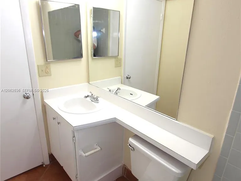 2890 N Oakland Forest Dr #206 — Photo 17