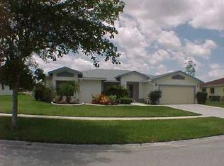 112 Saratoga Blvd W, Royal Palm Beach, FL 33411