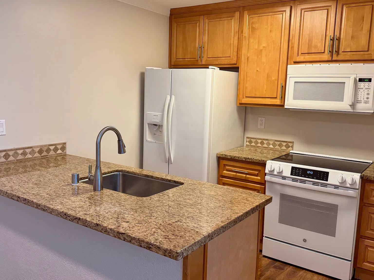 2 bed, 810 sqft, $2,900 — Photo 4
