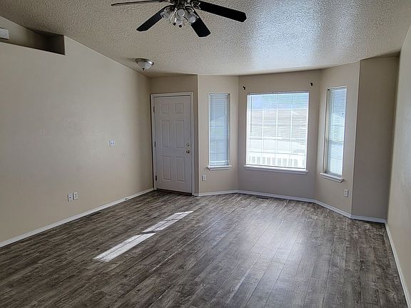 4th image of 11758 Roanoke Dr