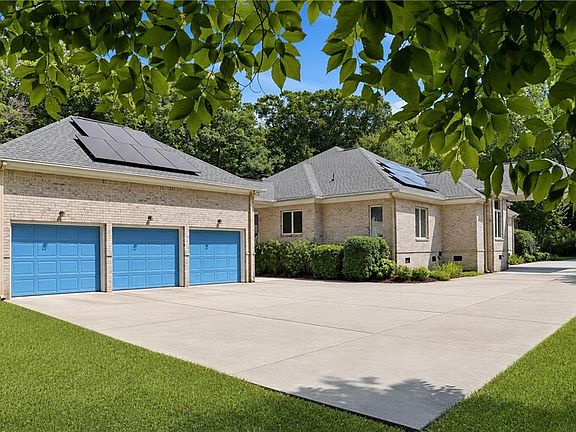 2nd image of 2068 Vaughan Rd