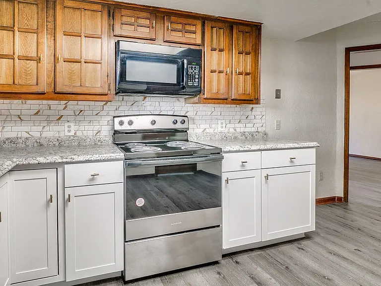 9006 N Rockwell Dr — Photo 23