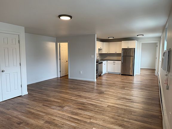 2nd image of 1100 Ridge Ave APT 5