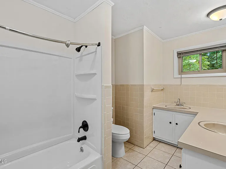 1220 Romans Dr — Photo 21