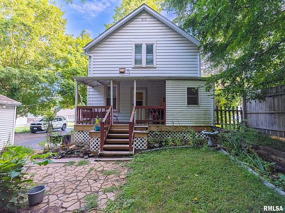 3rd image of 121 Roosevelt St