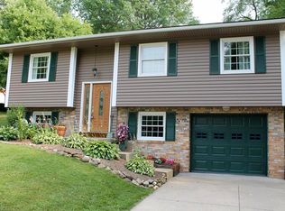 1354 Willowood Dr, Mogadore, OH 44260