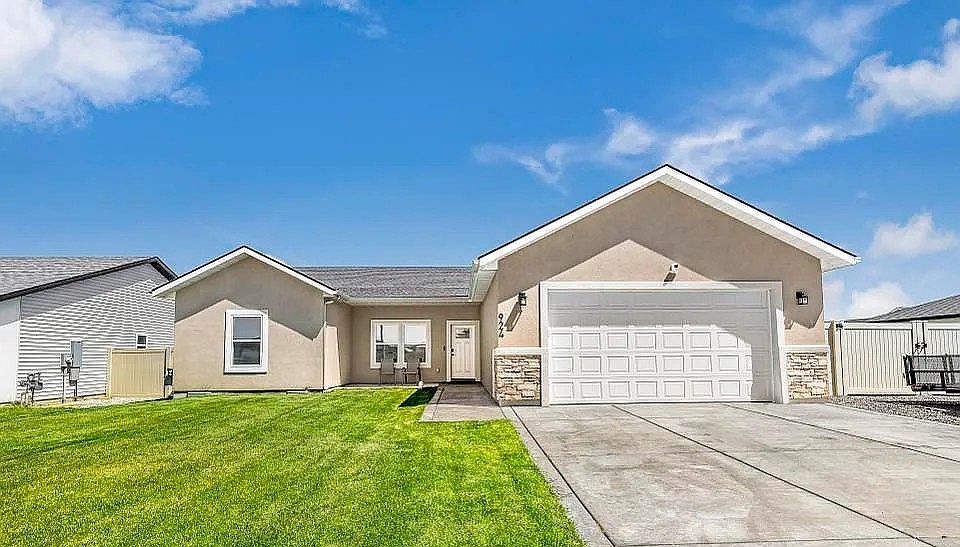 1st image of 924 Black Mountain Rd