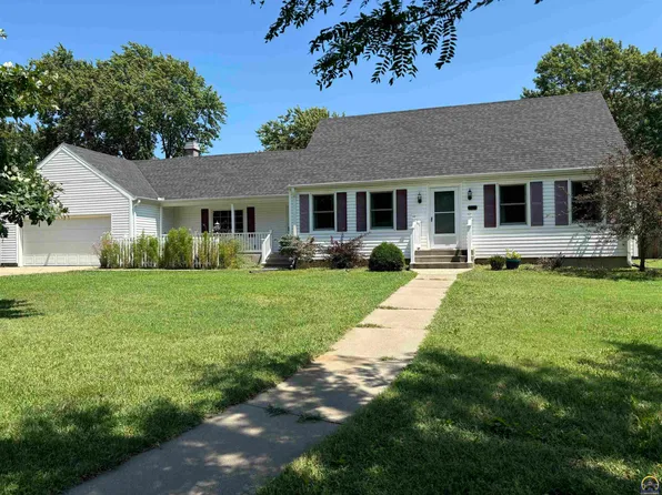 1810 Maplecrest Dr, Emporia, KS 66801