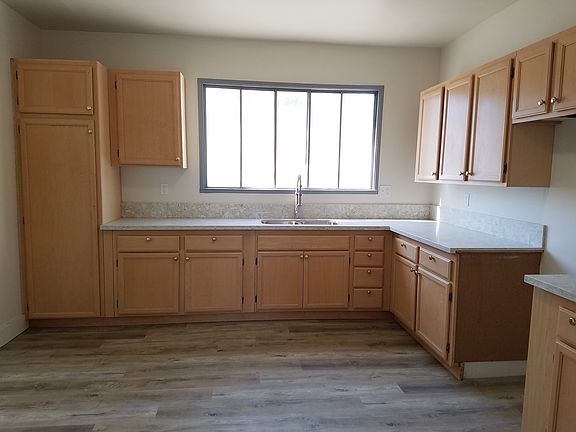 5th image of 523 W 5th St APT A