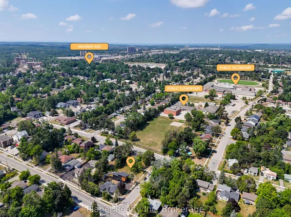 170 Berczy St, Barrie, ON L4M 3P5