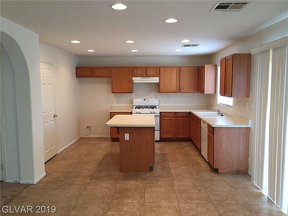 2nd image of 5329 Carlsbad Heights St