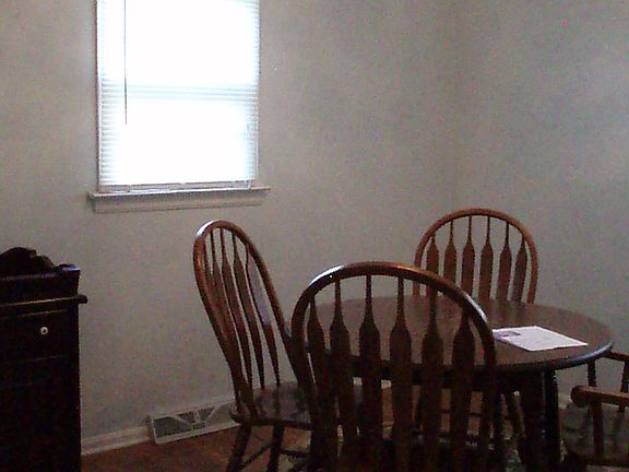 5th image of 676 N 14th St