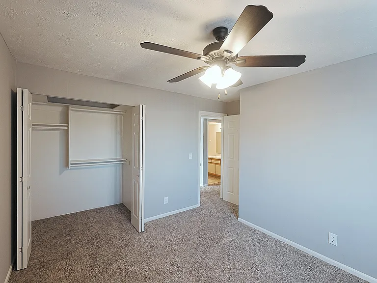 Applewood Pointe Apartments — Photo 30