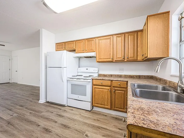 1013 Holton Ave #1 — Photo 10