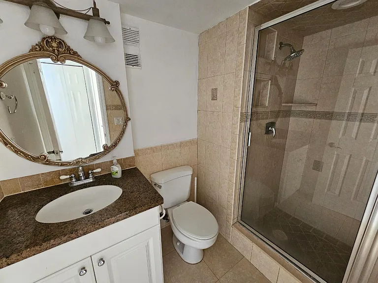 470 Executive Center Dr #2G — Photo 11