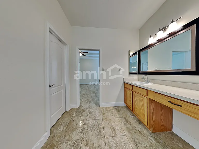 802 Lesa Glen Pl — Photo 8