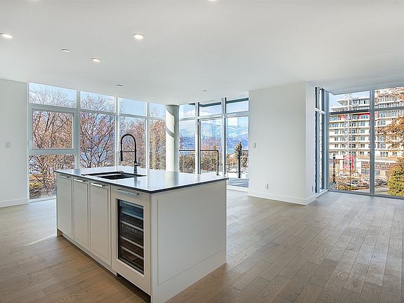 2nd image of 3389 Lakeshore Rd #416