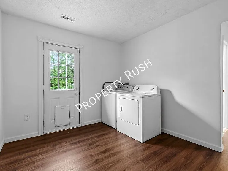 3404 Frawley St — Photo 28