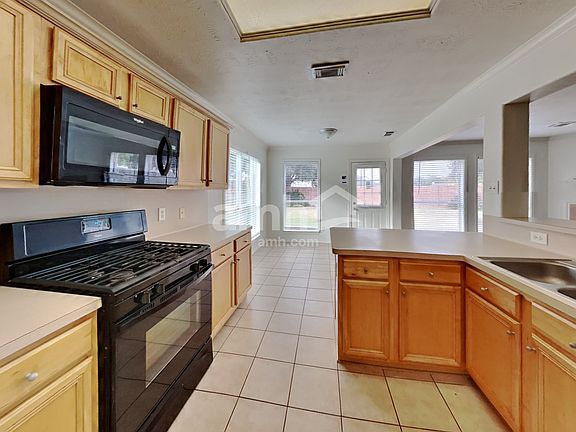 4th image of 24310 Leachwood Dr
