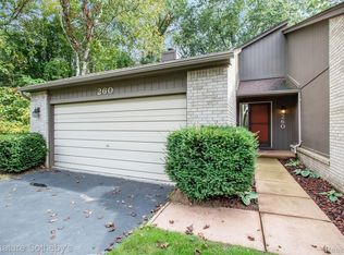 260 Woodstone Rd, Waterford, MI 48327